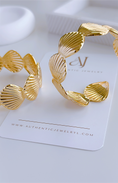 Load image into Gallery viewer, Concha Bangles

