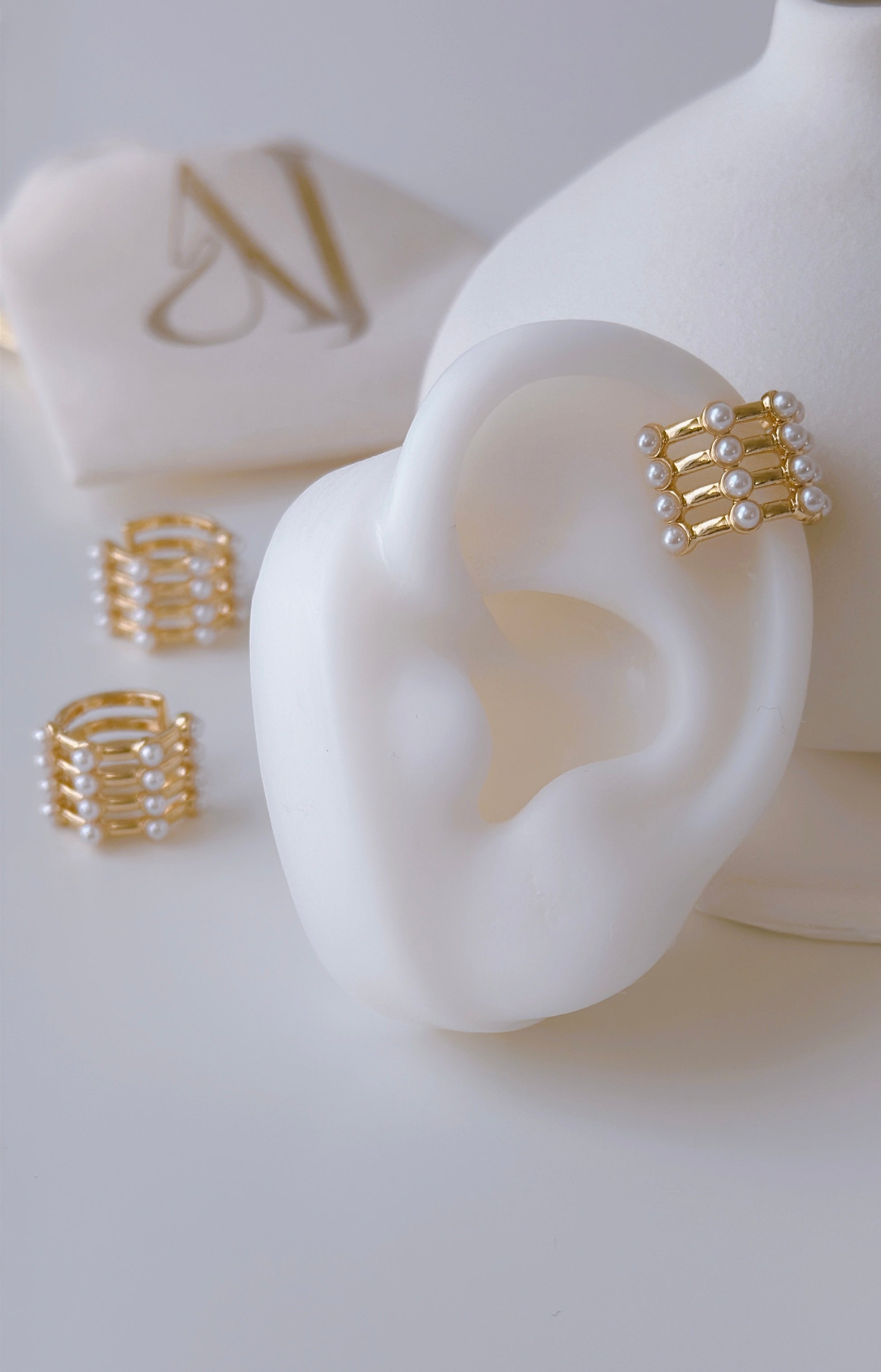 Trix Pearls Ear Cuff