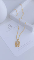 Load image into Gallery viewer, Daisy Cristal Necklaces
