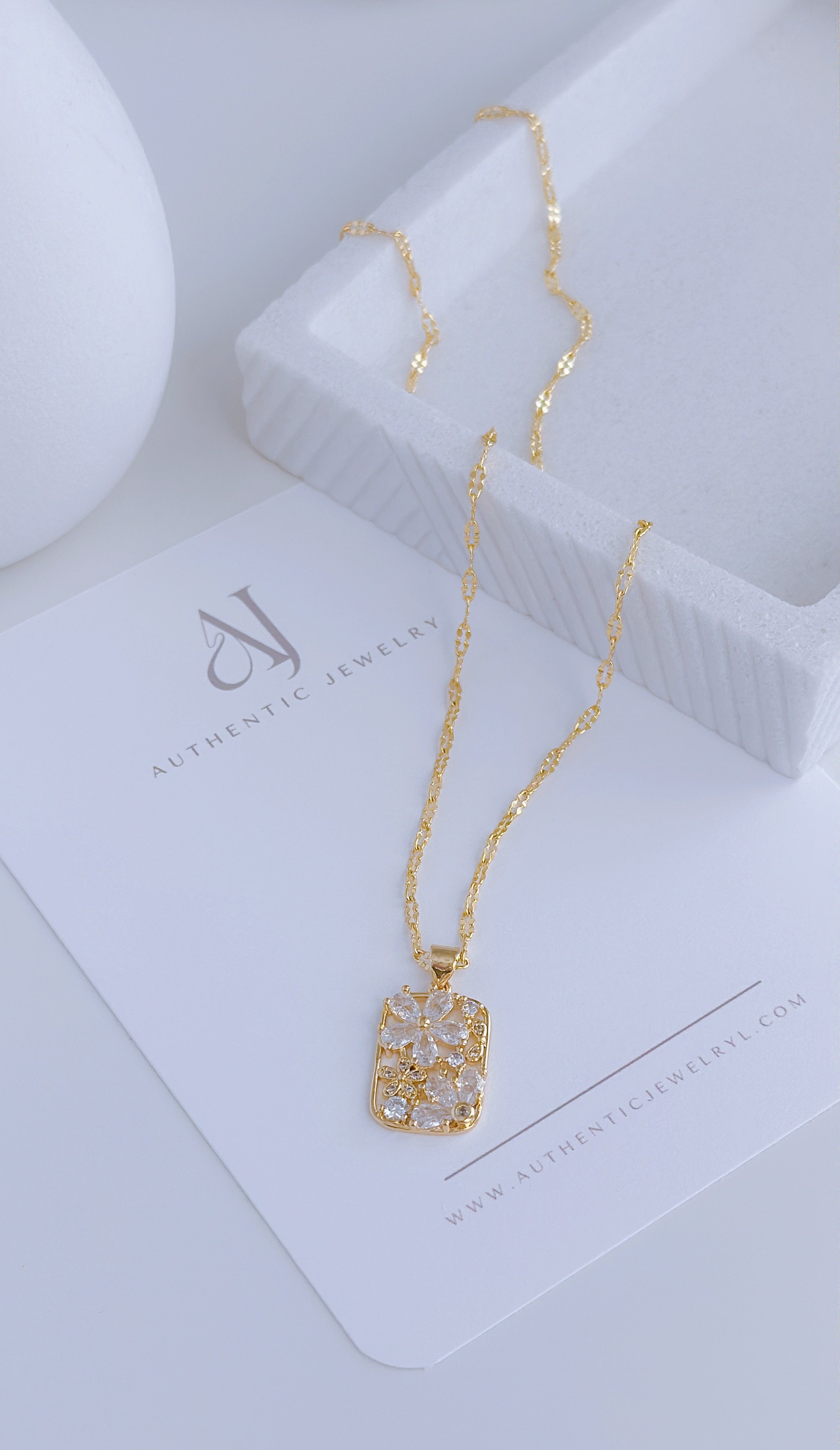 Daisy Cristal Necklaces