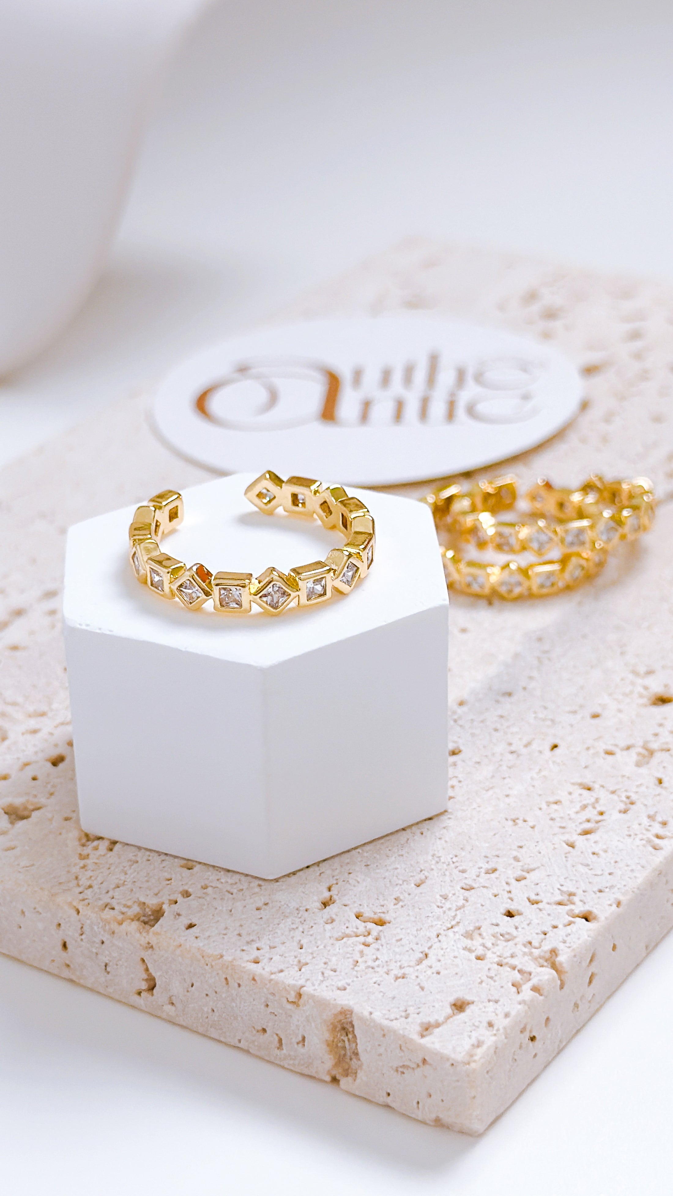 Dalia Rings