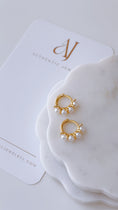 Load image into Gallery viewer, Perlitas mini hoops
