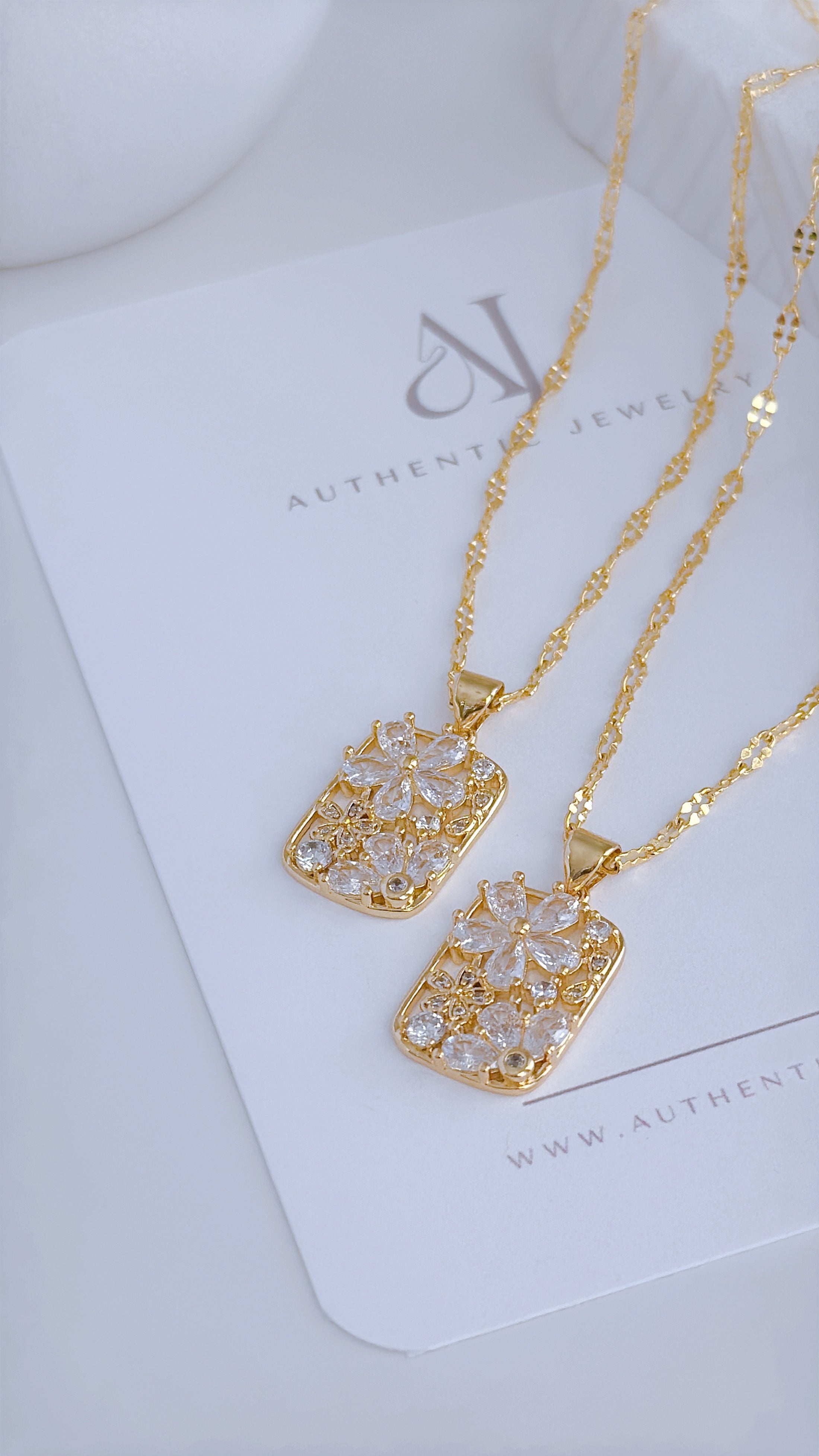 Daisy Cristal Necklaces